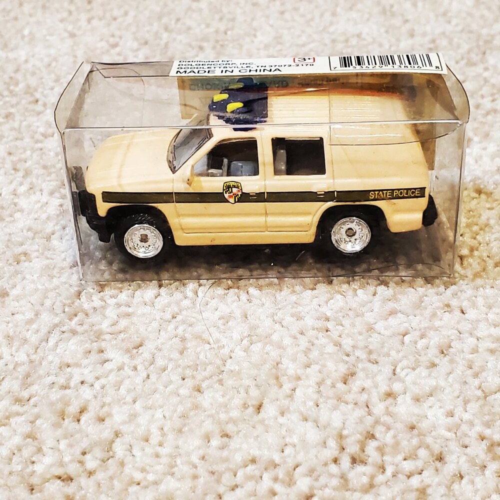 1/64 Scale 1990s Chevy Tahoe Maryland State Police Trooper (3") GMT400 w/case